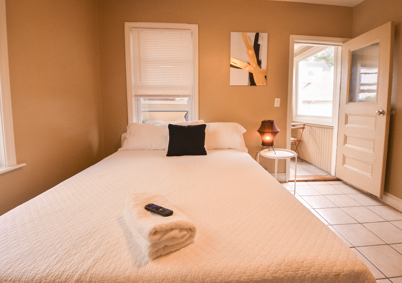 148 Ohio, Room 1
