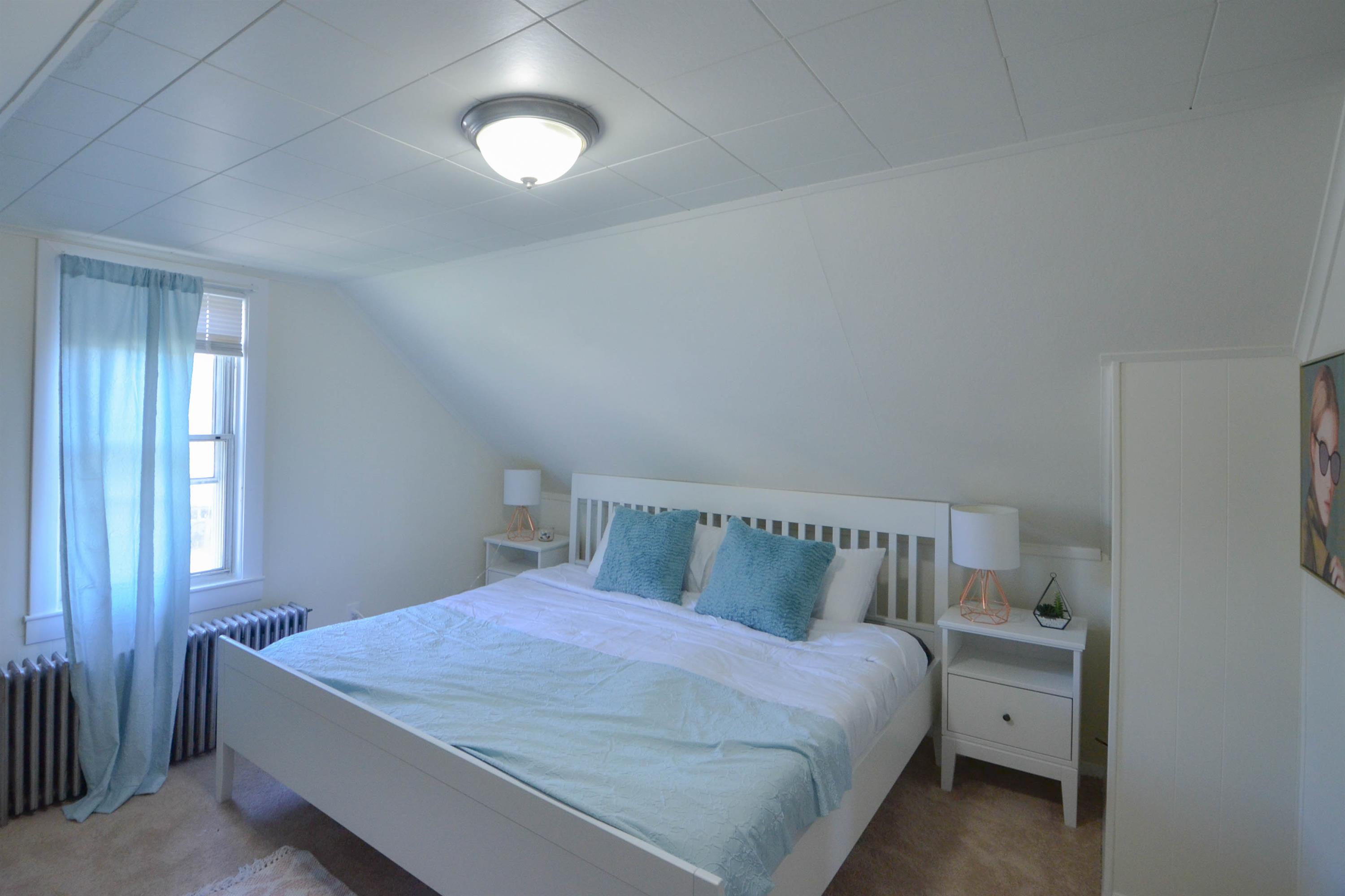 35 Clemente, Room 4